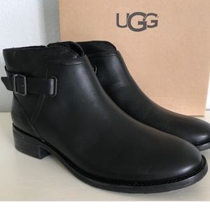 UGG Chelsie Booties  Black - leather -8.5 like new